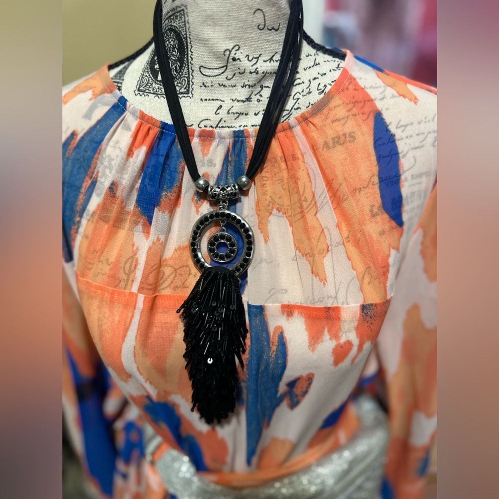 Beautiful beaded pendant embellished statement piece necklace 🖤🖤🖤